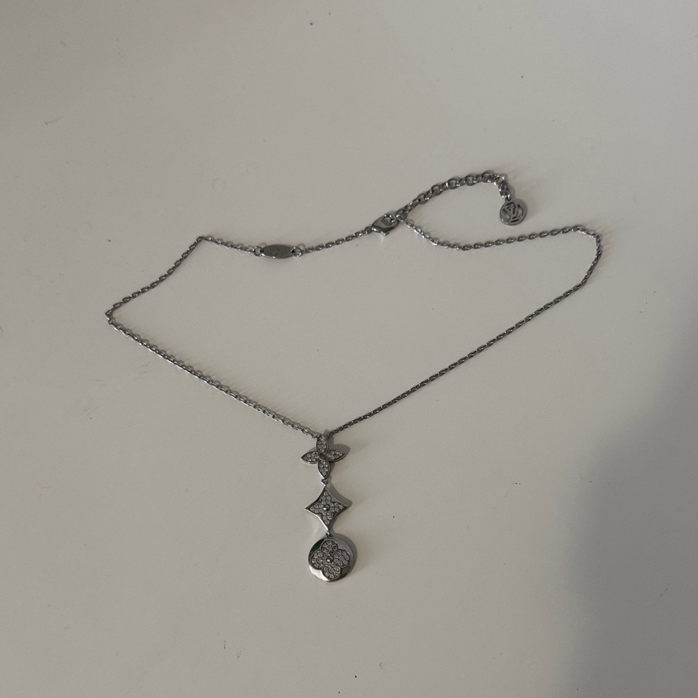 Silver Pendant Necklace Designer